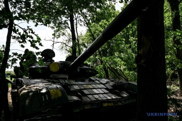 In Richtung Bachmut zerstören Verteidigungskräfte vier russische Panzer und Lastwagen Ural
