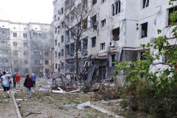 Tropas rusas bombarden un barrio residencial en Nová Kajovka, hay muertos