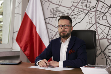 Polish minister promises indefinite embargo on grain from Ukraine