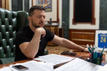 Zelensky hears reports on battlefield situation, intelligence on Russia's plans