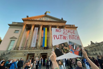 過去に露侵略を支持していたロシア人オペラ歌手のベルリン公演に活動家が抗議