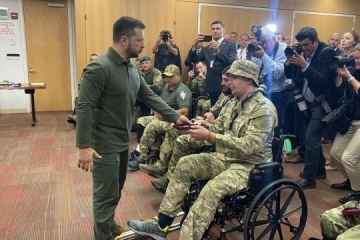 Selenskyj besucht verwundete ukrainische Soldaten in einem New Yorker Krankenhaus