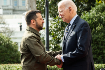 Volodymyr Zelensky accueilli par Joe Biden à la Maison Blanche