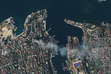 ミサイルの着弾した黒海艦隊司令部の衛星写真公開