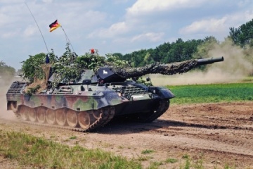Rosyjski fejk - Wzywa się niemieckich emerytów do powrotu do pracy i naprawy czołgów Leopard

