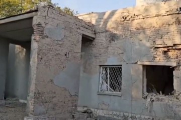 Wohnviertel von Cherson nach russischem Luftangriff