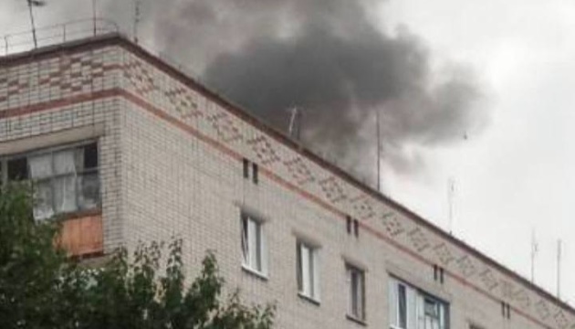 Rusos bombardean con artillería una ciudad en la región de Sumy dejando heridos