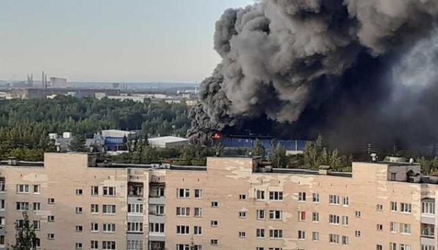 У Санкт-Петербурзі вирує масштабна пожежа