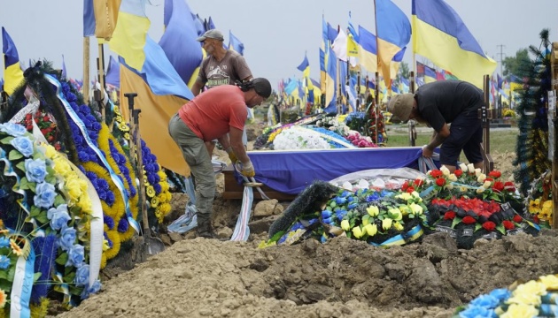 У Харкові попрощалися з пілотом, загиблим при падінні вертольотів на Донеччині