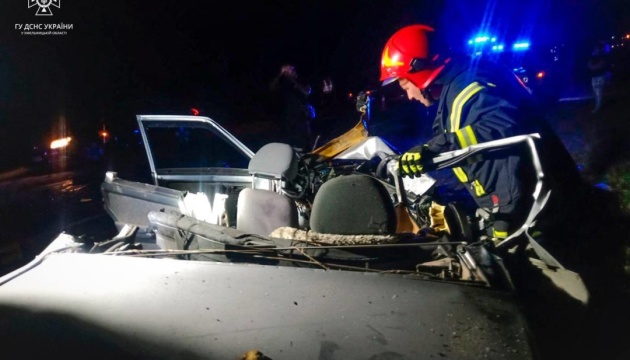 На Хмельниччині зіткнулися три легкові автівки, загинули двоє людей