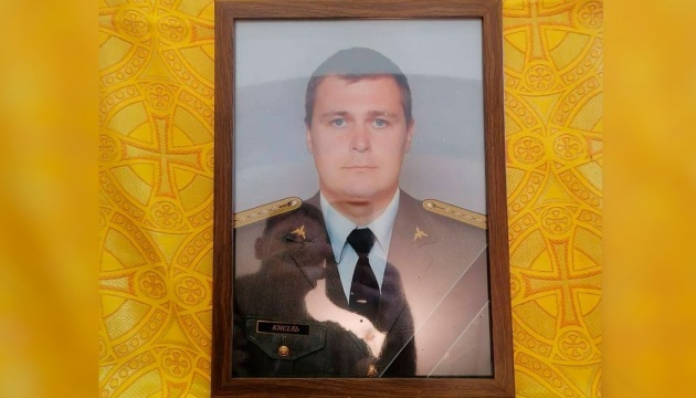 У Чернігові поховали авіаційного техніка, який загинув при падінні вертольотів на Донеччині