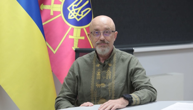 Le ministre ukrainien de la Défense Reznikov présente sa lettre de démission