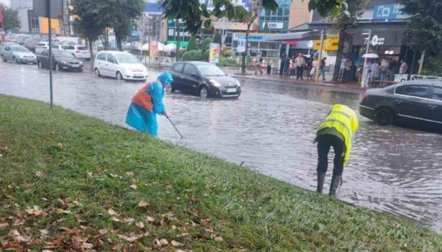 У Львові злива затопила вулиці