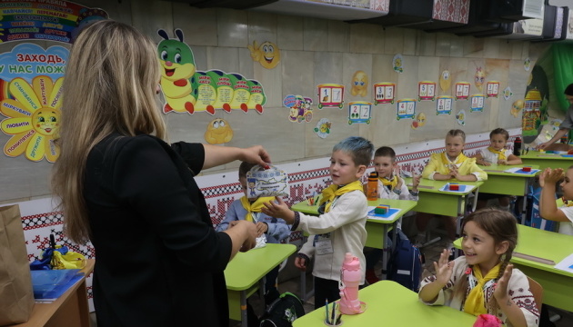 Schoolchildren take two-shift classes in Kharkiv Metro