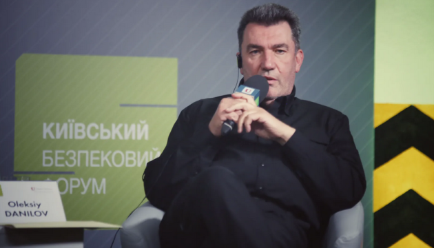 Данілов: Як можна сідати за стіл переговорів із людиною, яка вбила 500 українських дітей