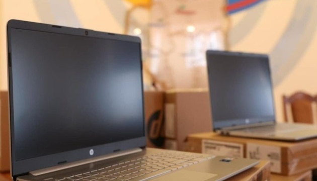 В Україну доставили 1000 ноутбуків у рамках проєкту Laptops For Ukraine
