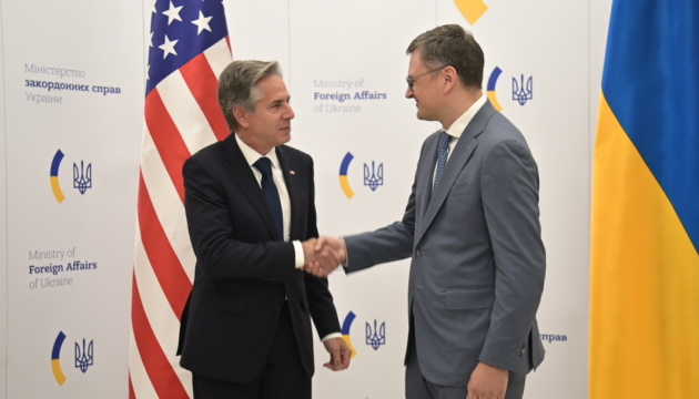 Україна і США проведуть консультації щодо звільнення цивільних з російського полону - Кулеба