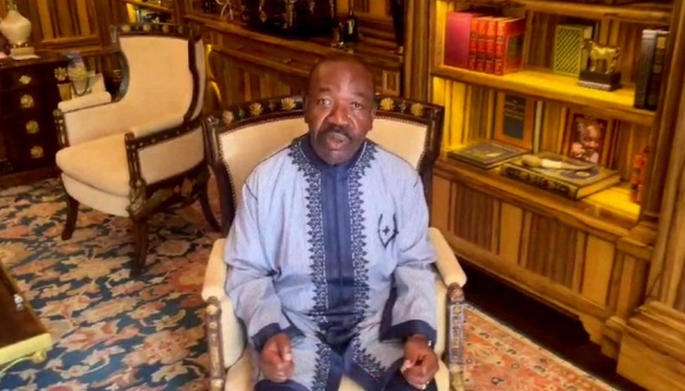 У Габоні хунта звільнила з-під домашнього арешту президента