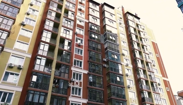 Відбудова Київщини: у пошкоджених будинках встановили вже майже 4 000 вікон