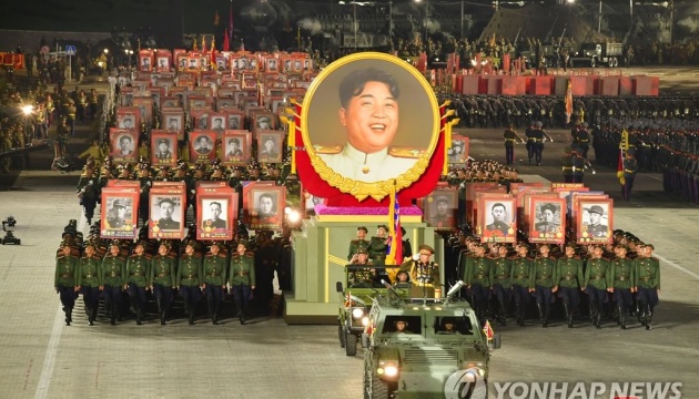 КНДР уночі провела третій за рік військовий парад - ЗМІ