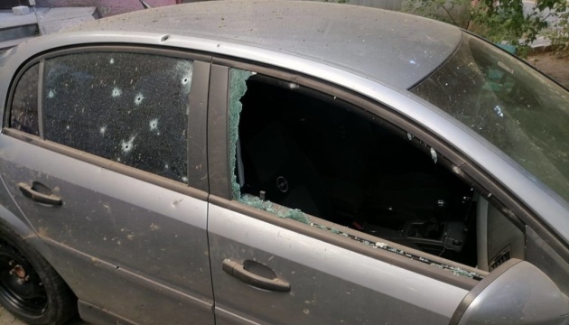 У Херсоні внаслідок артобстрілу пошкоджена багатоповерхівка та автомобілі