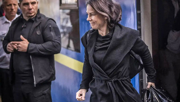La ministre allemande des Affaires étrangères est arrivée en Ukraine