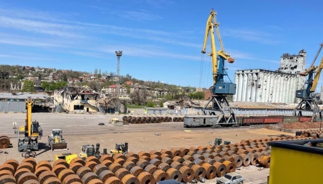Russen versuchen, Logistik zu verbessern – im Flughafen Diesellokomotiven gestartet