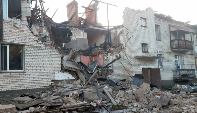 Поліція показала наслідки удару «Шахеда» в селі на Чернігівщині