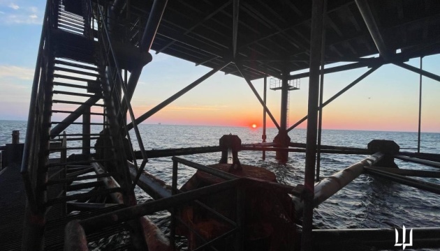 HUR zeigt Fotos von Sonderoperation auf Bohrinseln im Schwarzen Meer