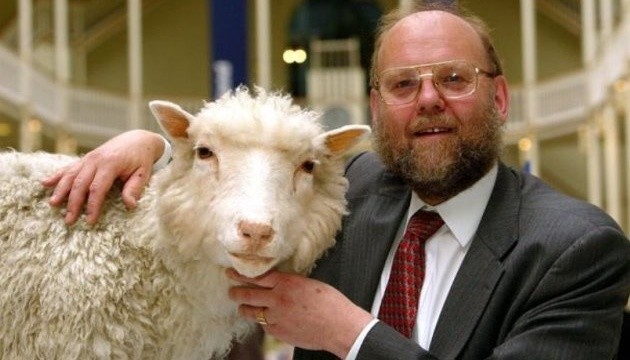 Помер один із учених, які клонували вівцю Доллі