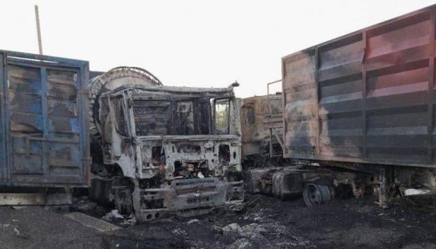 Наслідки ворожого удару по Одещині: пошкоджені припортові об’єкти та стоянка фур