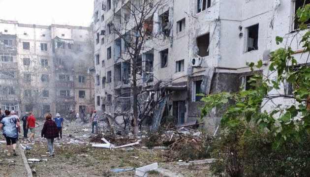 Tropas rusas bombarden un barrio residencial en Nová Kajovka, hay muertos