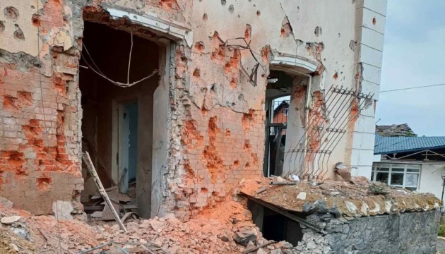 Росіяни обстріляли Козачу Лопань на Харківщині, пошкоджені церква та вокзал