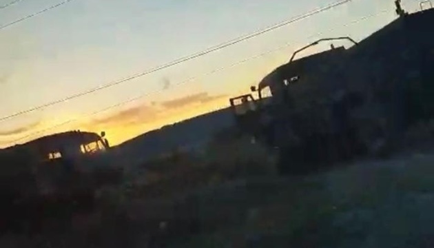 Partizáni vyhodili do vzduchu dva kamióny s útočníkmi v Henichesku