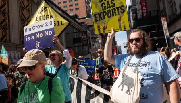 У Нью-Йорку тисячі людей провели ходу на захист клімату