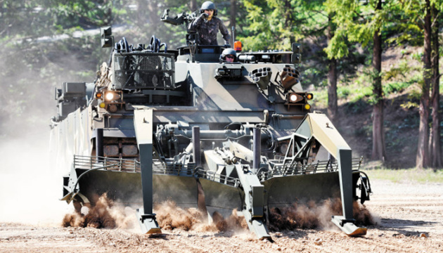 韓国政府、ウクライナへの地雷除去用戦闘工兵車Ｋ６００の供与計画につきコメント