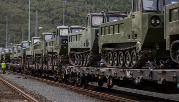 Norwegen schickt in die Ukraine etwa 50 Kettenfahrzeuge
