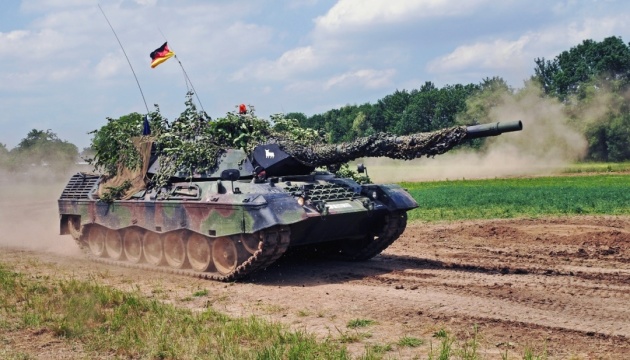 Russian fake: German pensioners urged to return to work to repair Leopard tanks