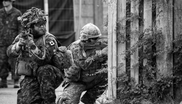 Місія UNIFIER: канадські військові продовжують навчання українських бійців
