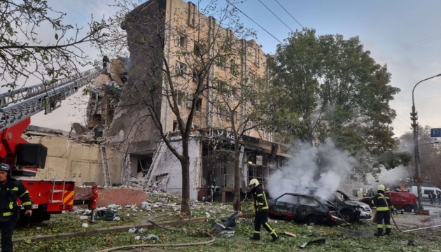 Ракетна атака: уламки впали у центрі Черкас — п'ятеро постраждалих