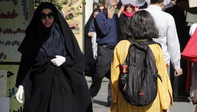 В Ірані ухвалили закон, що передбачає до 10 років в'язниці за відмову від хіджабу