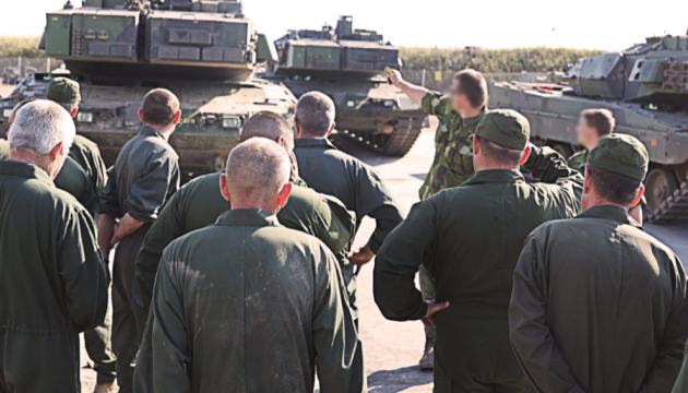 Швеція передала Україні десять танків Stridsvagn 122