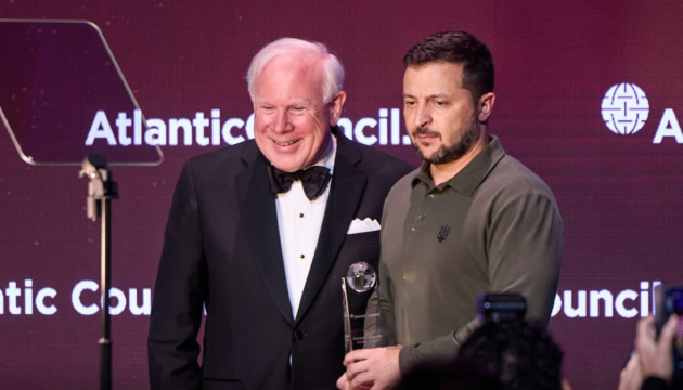 Zelensky recibe el Premio al Ciudadano Global del Atlantic Council en EE.UU.