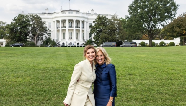 Las primeras damas de Ucrania y Estados Unidos se reúnen en Washington
