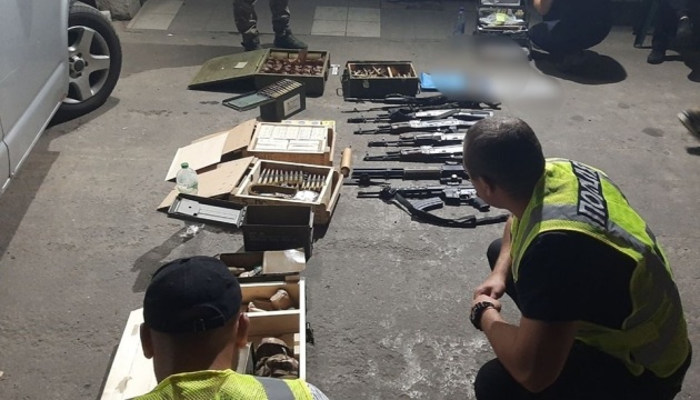 Автомати, десятки гранат і тисячі набоїв: у військового з ТЦК вилучили арсенал