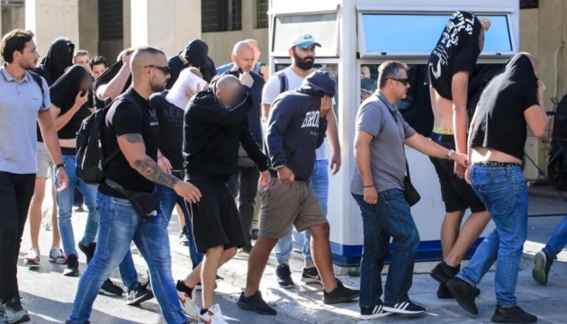 У Хорватії заарештували дев'ятьох футбольних фанів через убивство вболівальника у Греції
