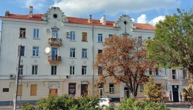 У Чернігові тривають ремонти будинків, пошкоджених російською ракетою