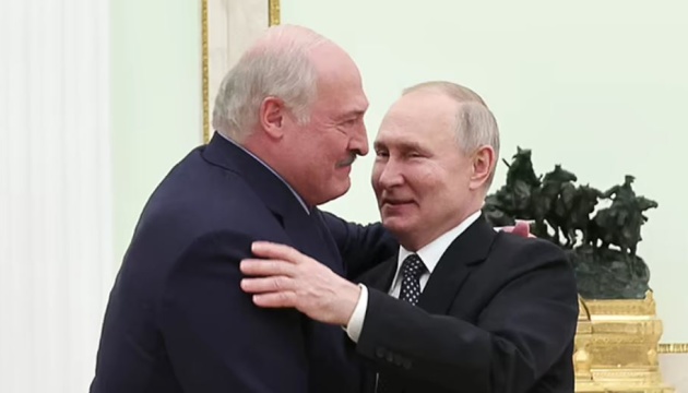Путін запропонував Лукашенку спільно будувати літаки