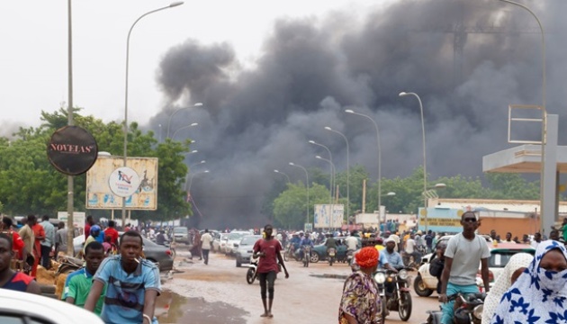 Посол Франції залишив Нігер на тлі протистояння з хунтою