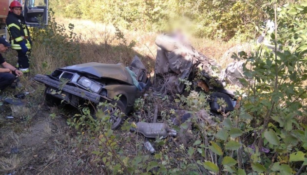 На Київщині BMW зіткнулася із вантажівкою, серед загиблих - немовля